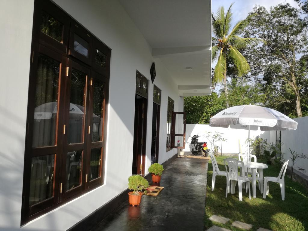 Apna Homestay Apartments Unawatuna Exterior photo